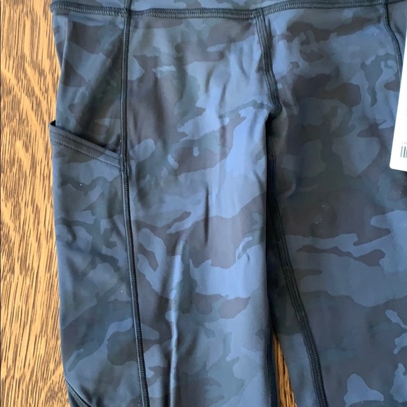 NWT Lululemon Fast and Free Tight 25” incognito camo - Picture 7 of 9